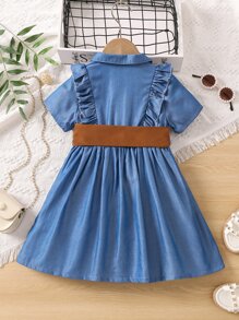 小女童荷葉邊襯衫洋裝和束腰帶