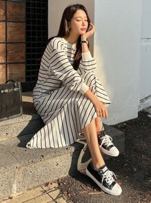 DAZY Vestido Con Cortina De Hombro Caído Con Rayas Y Dobladillo De Volantes De Sudadera - Blanco y Negro - Ver 1