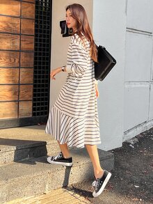 DAZY Vestido Con Cortina De Hombro Caído Con Rayas Y Dobladillo De Volantes De Sudadera - Blanco y Negro - Ver 2