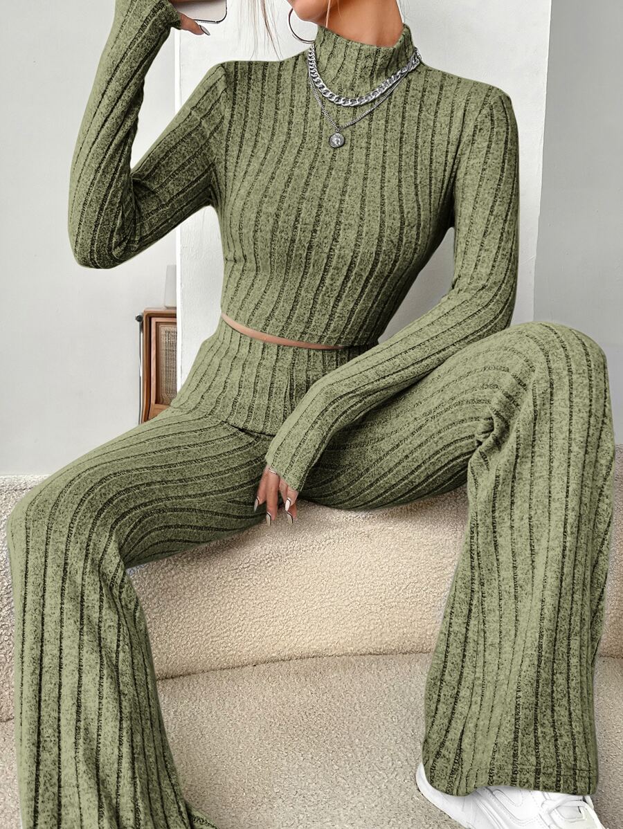 SHEIN EZwear 小高領短款T恤和喇叭褲