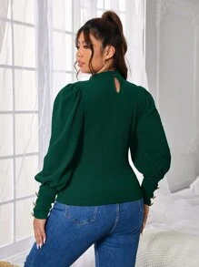 SHEIN Frenchy 大碼小高領紐扣細節羊腿袖T恤 - 墨綠色 - 查看 2