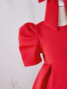 SHEIN 圣诞节女孩泡泡袖褶皱连衣裙，配头饰