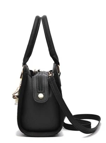 Bolsa cuadrada de litchi en relieve con diseño de letra con accesorio de bolso