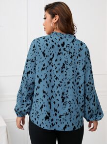 SHEIN Clasi Áo sơ mi Plus Size viền lá sen Thắt nơ trước Tất cả trên in Giải trí - Màu xanh bụi bặm - Xem 2