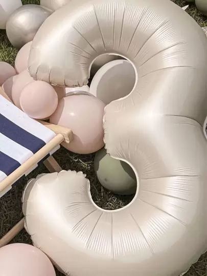 1个40英寸奶油色数字气球，适合生日派对、返校季和情人节。