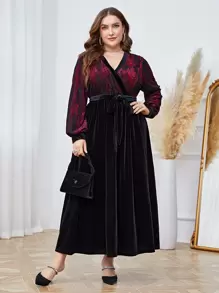 Modelyn Vestido de terciopelo burdeos con contraste de encaje, manga farol, cuello solapa y cinturón - Burdeos - Ver 1