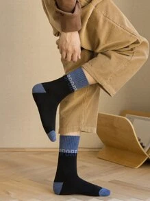 字母圖案中筒襪