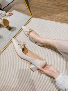 人造珍珠和蝴蝶結裝飾尖頭粗跟淺口高跟鞋 - 米色 - 查看 4
