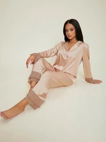 Conjunto de pijama con blusa de satén con cuello en pico y pantalones con dobladillo de volantes - Champán - Ver 3