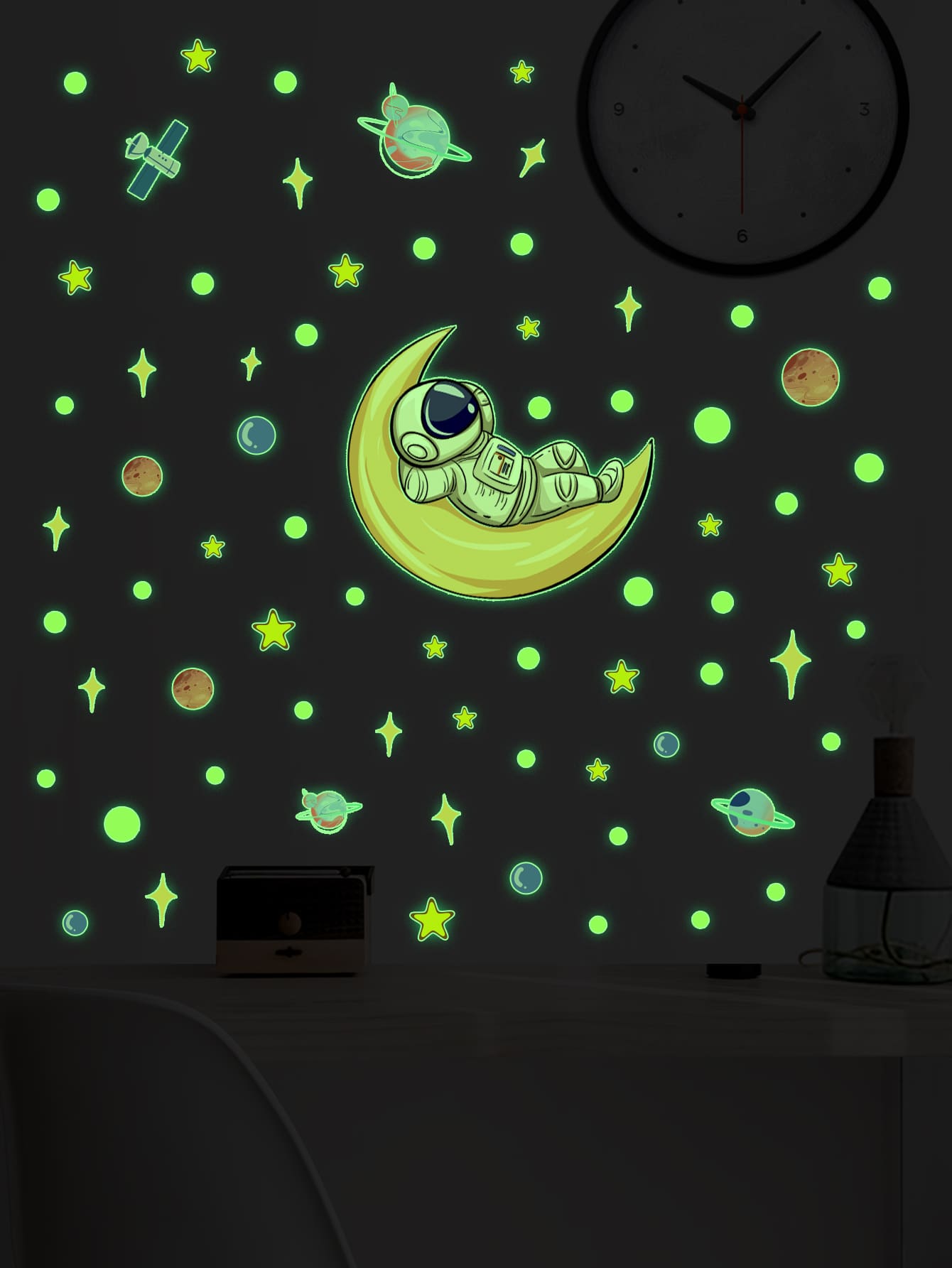 Hình dán phi hành gia in phát sáng - Nhiều màu - Xem 1