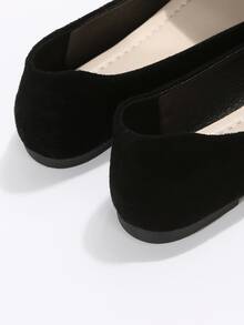 Chain Decor Faux Suede Point Toe Flat Loafers - Black - View 2