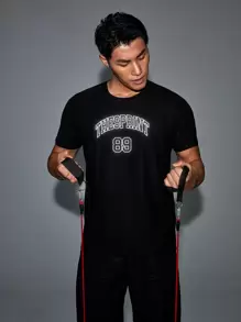 Manfinity Sport Corelite 男士反光字母圖形運動T恤，運動上衣 - 黑色 - 查看 1