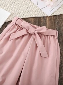 SHEIN بنات تي شيرت بطباعة أحرف و بنطلون بساق واسع حزام