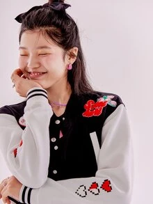 DAZY Letter & Cartoon Graphic Striped Trim Crop Varsity Jacket - Black and White - View 7