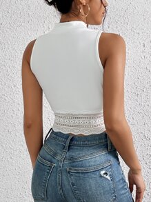 SHEIN Frenchy 小高領蕾絲邊短款背心 - 白色 - 查看 2