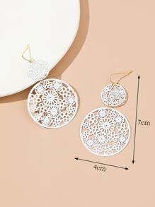 1雙時尚白色顏色橡膠塗層圓形鏤空耳環 - 白色 - 查看 4