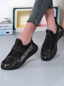 Camo Pattern Letter Patch Decor Slip-On Casual Shoes - Black - View 2