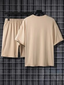 Manfinity Hypemode Hombres Camiseta con estampado de slogan & Shorts de cintura con cordón - Caqui - Ver 2