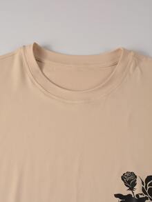 Manfinity Hypemode Hombres Camiseta con estampado de slogan & Shorts de cintura con cordón - Caqui - Ver 4