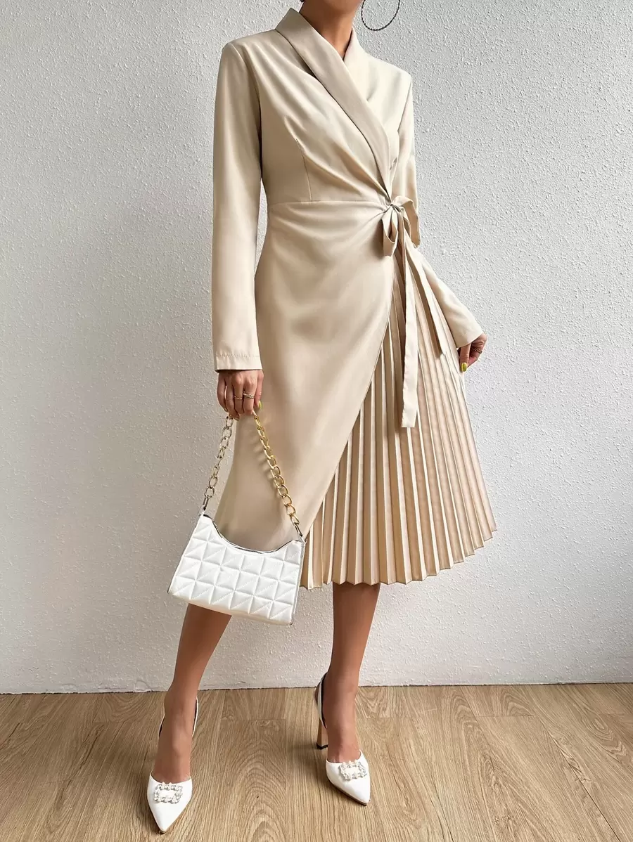 Chiquease 青果領百褶下擺側繫帶洋裝 - 杏色 - 查看 1