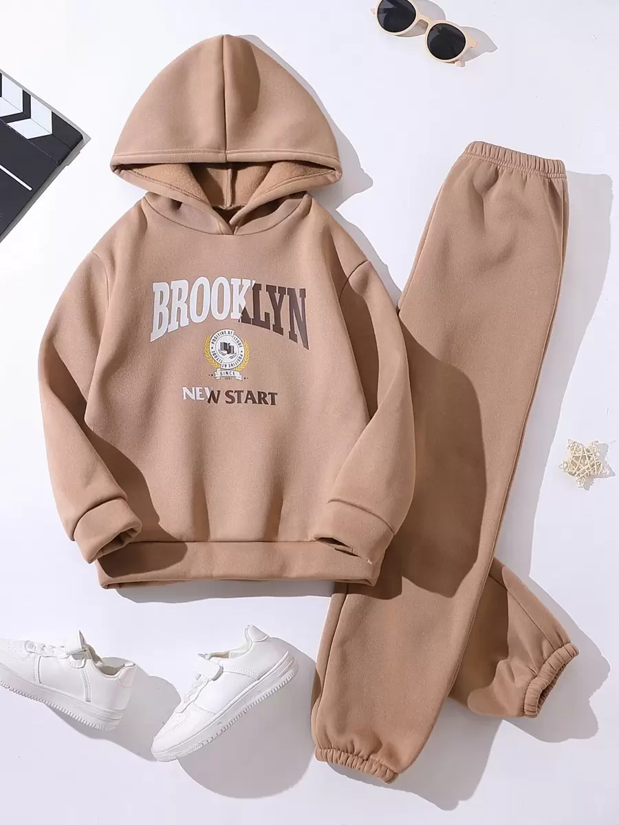 SHEIN Explorewe Sudadera Con Capucha Y Pantalones Deportivos Para Niña Con Gráfico De Letras Y Forro Térmico - Caqui - Ver 1