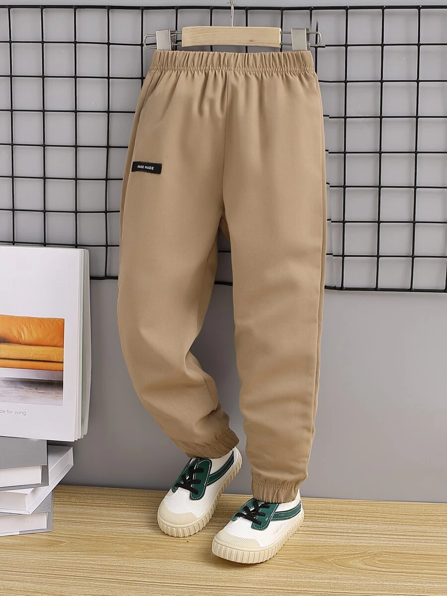 SHEIN 男童休闲宽松弹力腰裤，饰有字母贴布，适合日常穿着、玩耍和上学，秋冬季时尚百搭。 - 卡其色 - 查看 1