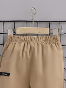 SHEIN 男童休闲宽松弹力腰裤，饰有字母贴布，适合日常穿着、玩耍和上学，秋冬季时尚百搭。 - 卡其色 - 查看 4