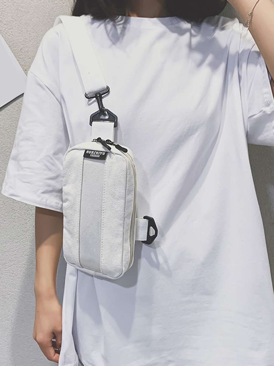 Bolso bandolera mini con parche de letra