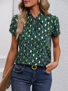 SHEIN Clasi Blusa con estampado de lunares dorados de cuello con cordón de manga farol