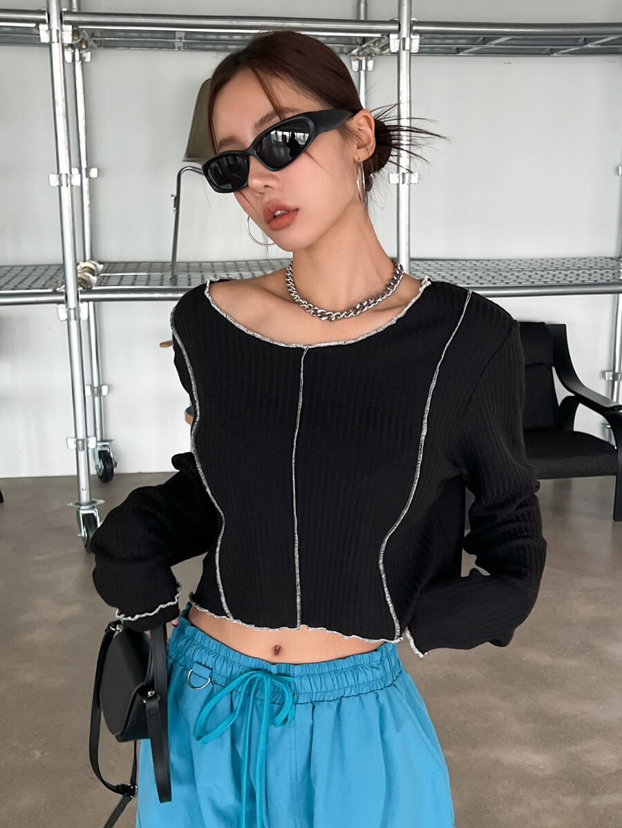 DAZY Top-stitching Ribbed Knit Crop Tee - Black - View 1