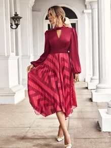 Aveloria Chevron Print Keyhole Neckline Shirred Waist Pleated Hem Satin Dress - Burgundy - View 4