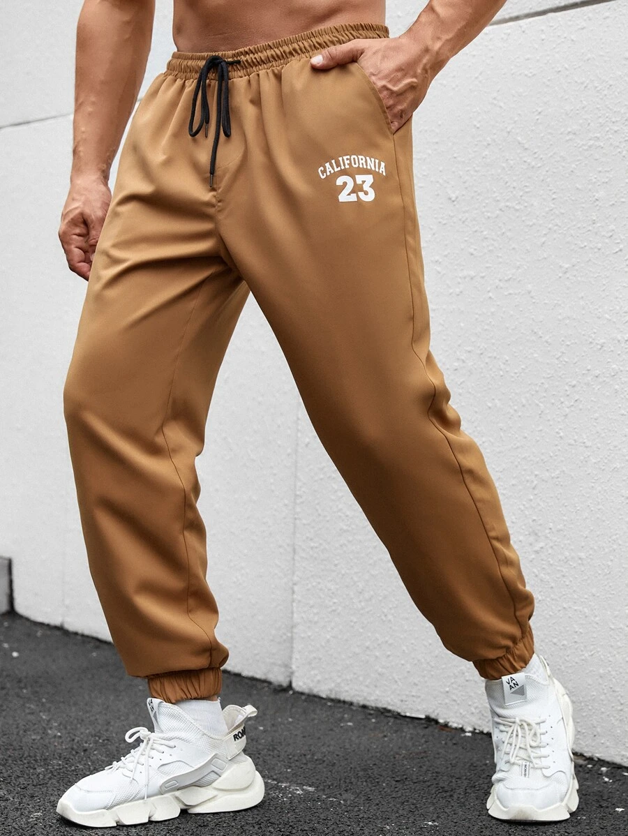 Manfinity Hombres Pantalones con estampado de letra de cintura con cordón - Camel - Ver 1
