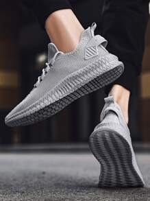 2023跨境爆款夏季大尺碼男款透氣潮流運動鞋，網布跑鞋 - 灰色 - 查看 4