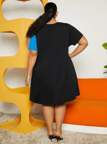 SHEIN CURVE+ Vestido estilo camiseta de dos tonos - Negro - Ver 2