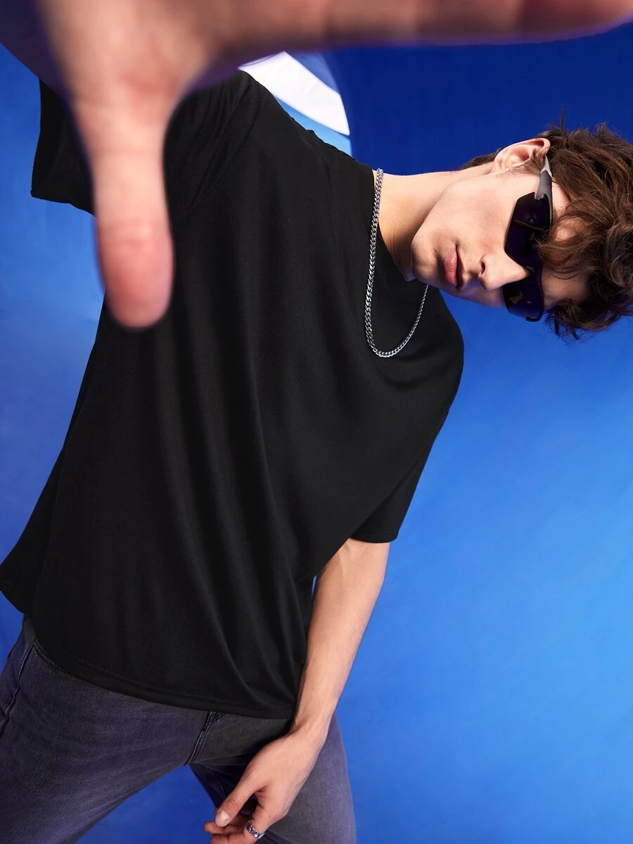 Manfinity Men Figure Graphic Tee - Black - View 1