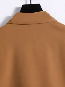 Manfinity Hombres Camisa con diseño de parche de letra con bolsillo delantero sin camiseta