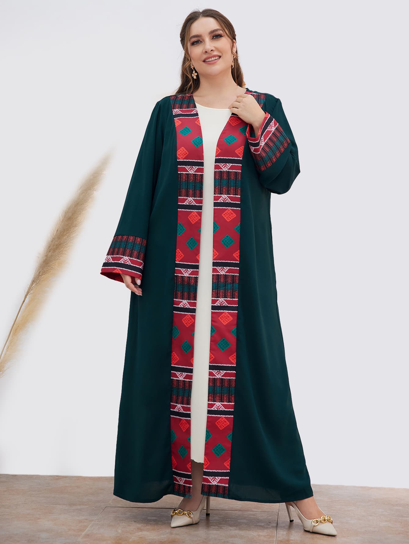 Al Najma Abaya con estampado geométrico manga de campana con parte delantera abierta - Verde Oscuro - Ver 1