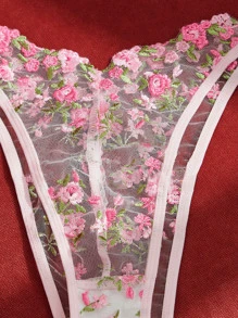 Plus Floral Embroidery Mesh Underwire Lingerie Set - Baby Pink - View 4
