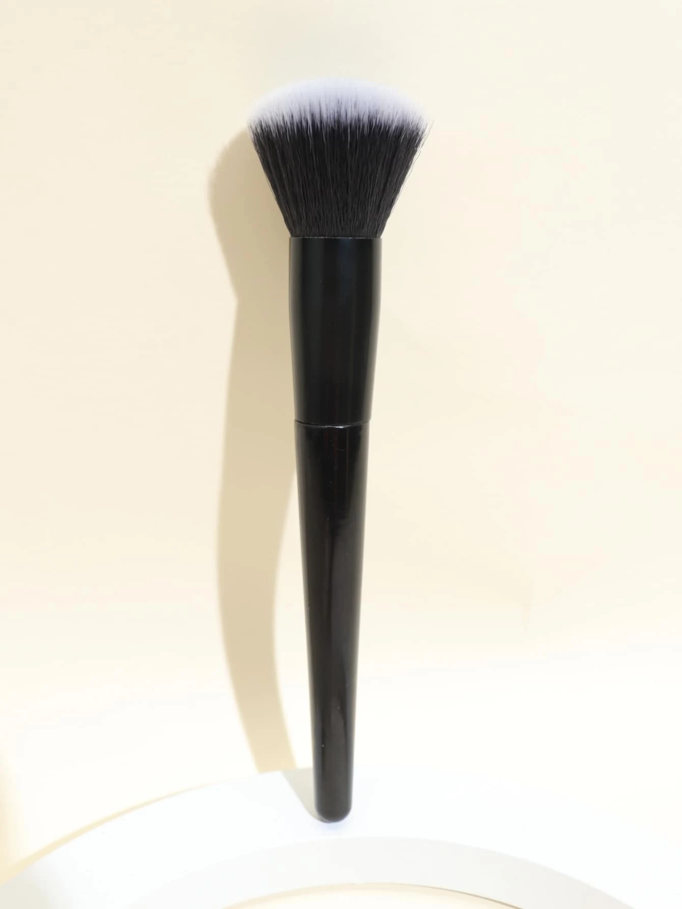 1 chiếc cọ phủ phấn phủ dạng bột - màu đen - Xem 1