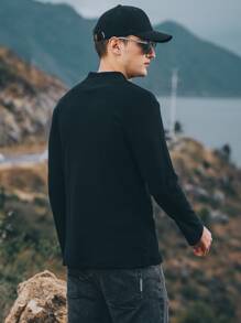 Men Embroidery Detail Mock Neck Tee