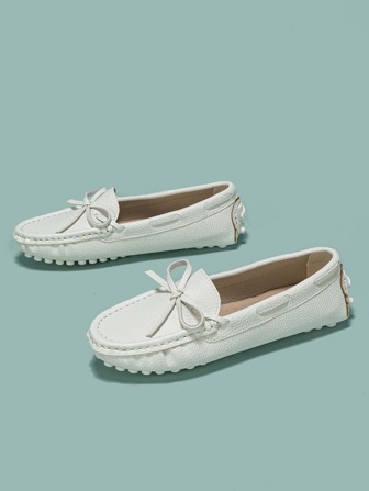 秋冬女士白色蝴蝶结装饰平底乐福鞋，学院风圆头平底鞋情人节款