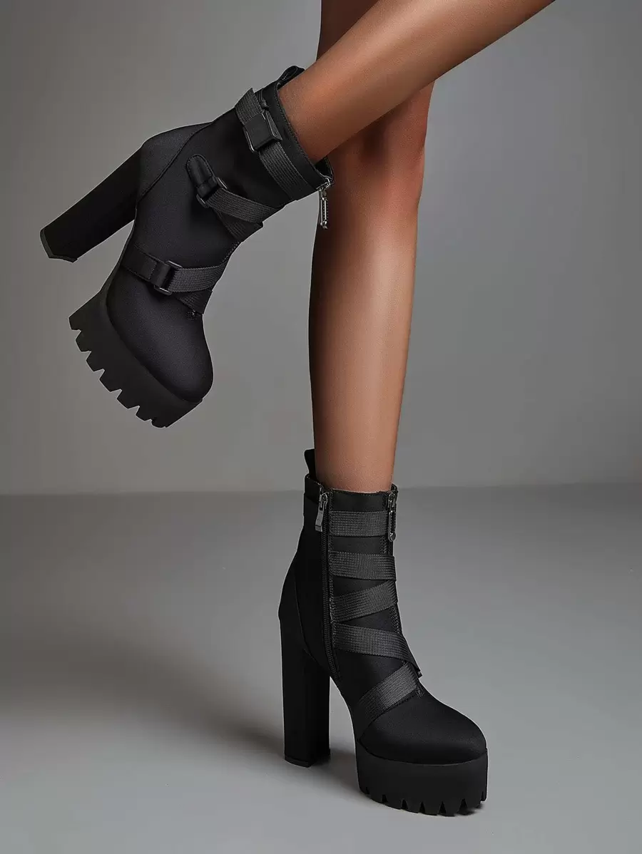 Zip Side Chunky Heeled Classic Boots - Black - View 1
