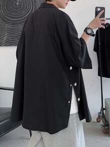 Manfinity Hypemode Men's Spring/Summer Casual Solid Color Drop Shoulder Buttoned Side Oversized Shirt - Black - View 2