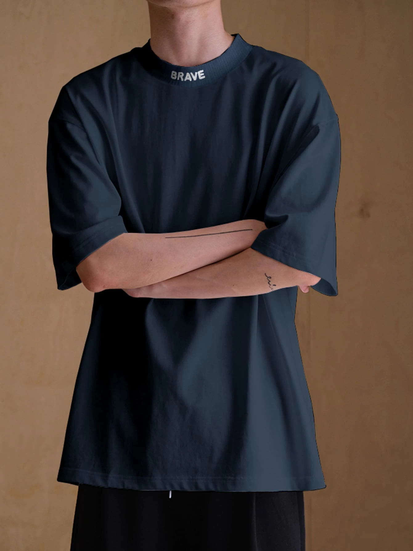 Manfinity Roghcode Tops Nam Thêu Lá thư Giải trí - Màu xanh hải quân - Xem 1