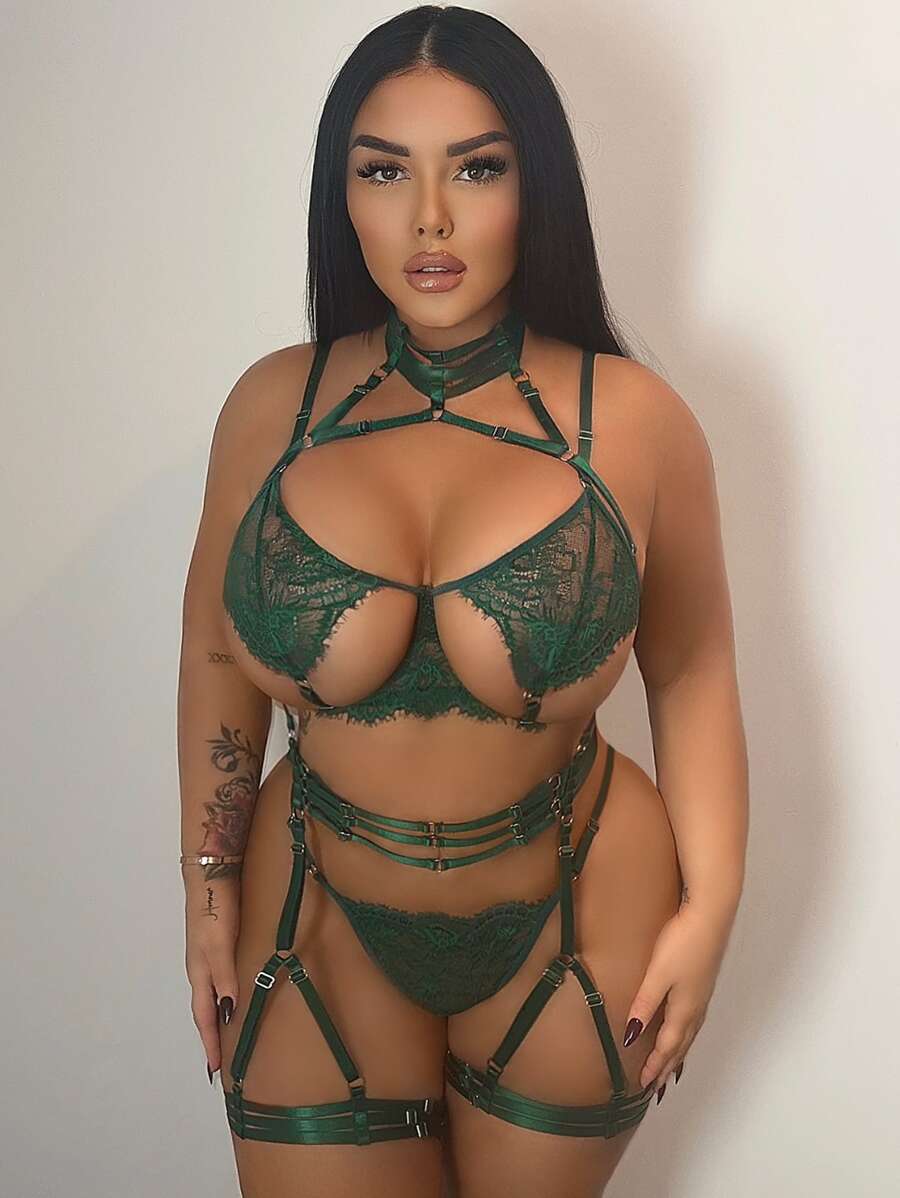 Plus Floral Lace Underwire Garter Lingerie Set - Dark Green - View 1
