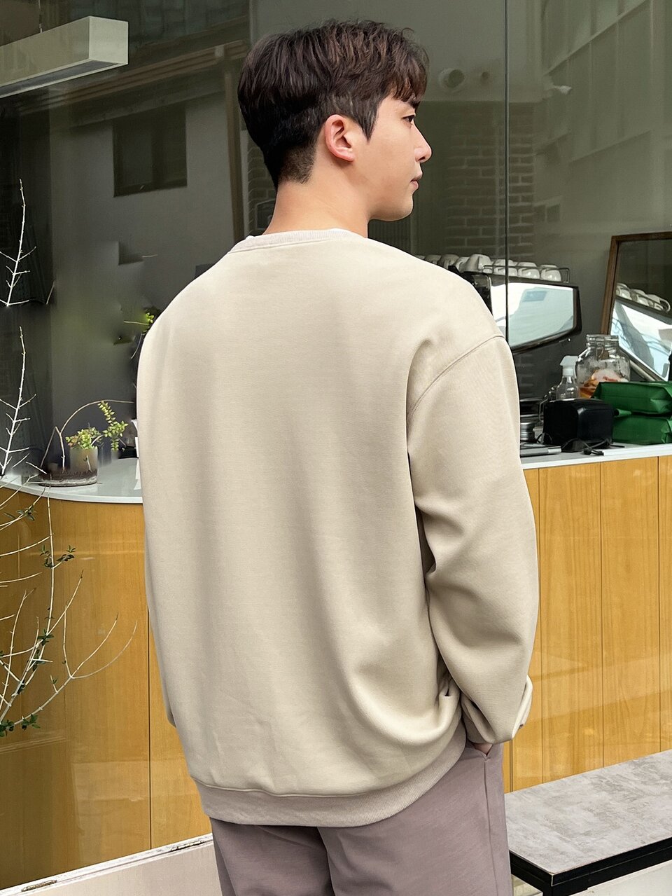 Men Letter Embossed Drop Shoulder Sweatshirt