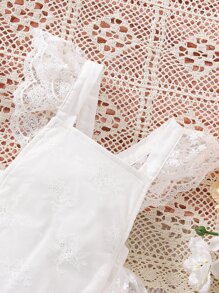 Baby Ruffle Trim Crisscross Backless Contrast Lace Bodysuit - White - View 3