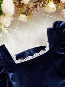 少女方領蕾絲邊羊腿袖天鵝絨連身裙