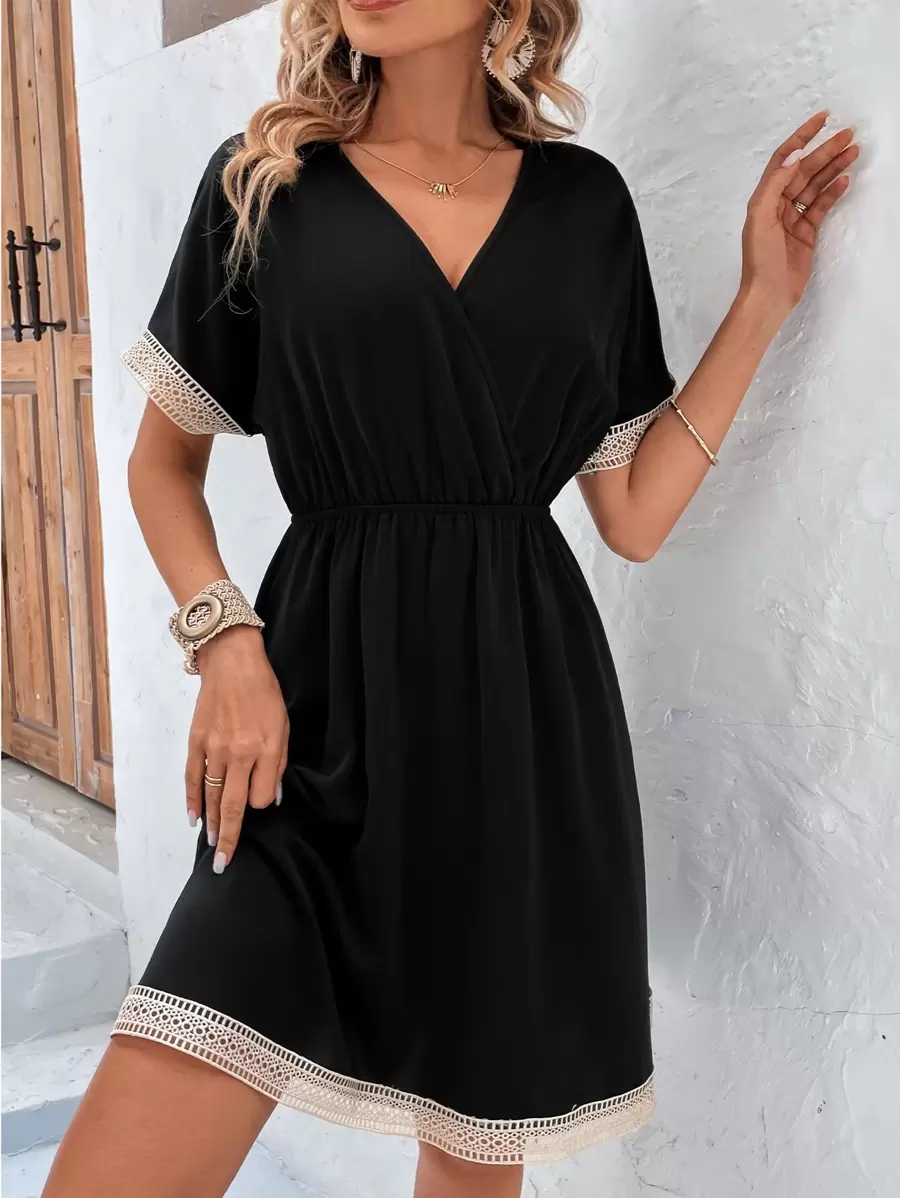 SHEIN LUNE 鏤空蕾絲花邊蝙蝠袖A字連衣裙 - 黑色 - 查看 1