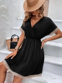 SHEIN LUNE 鏤空蕾絲花邊蝙蝠袖A字連衣裙 - 黑色 - 查看 4